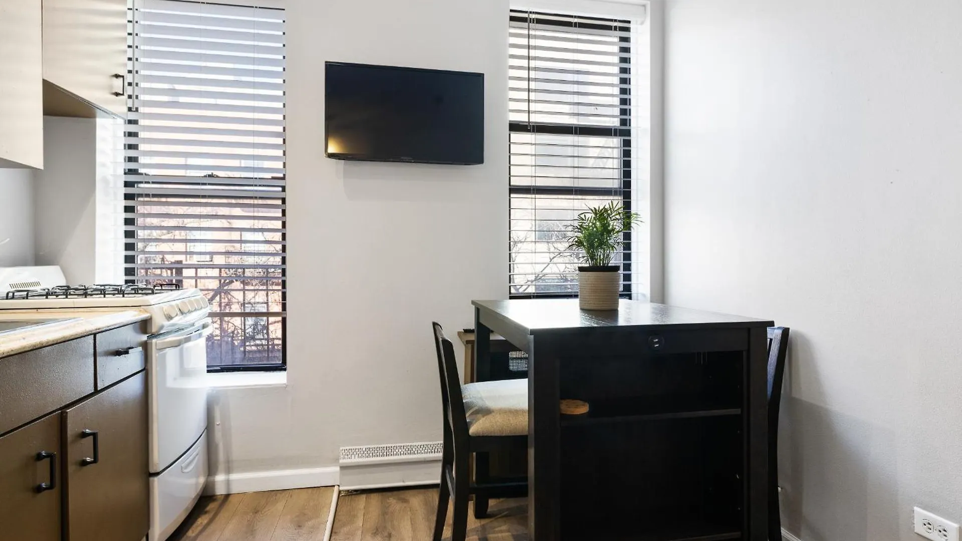 Kontakte von Step Inside Central Living In Times Square